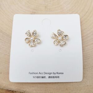 Brand New Gold Tone Flower Pearl Rhinestone Earrings